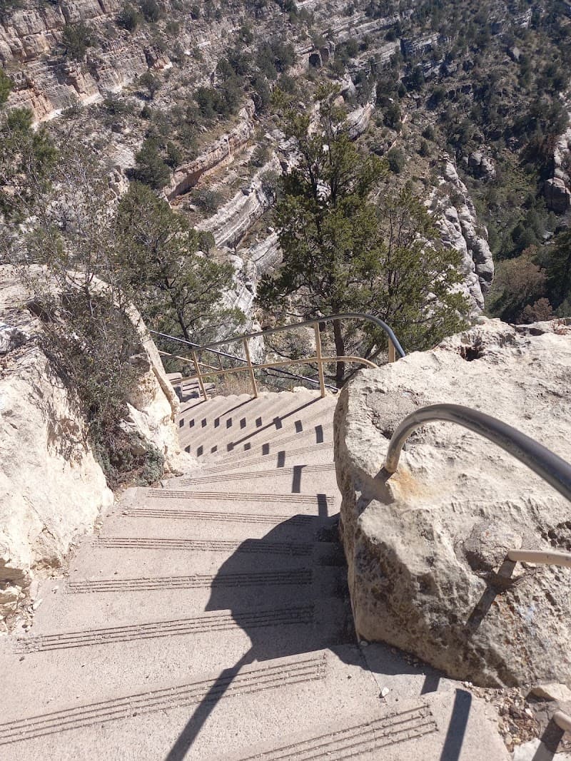 Walnut Canyon Rim Trail